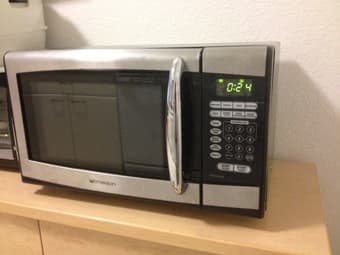Good Quality:Zojirushi Rice Cooker, Microwave, Therapedic mattress top 3