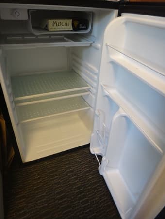 Black & Decker - 4.5cu ft Fridge! 2