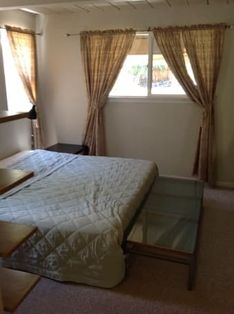 $900 Master bedroom in Redwood City- Jun15/Aug 15 (flexible) (redwood 1