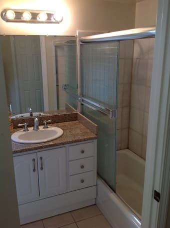 $900 Master bedroom in Redwood City- Jun15/Aug 15 (flexible) (redwood 2