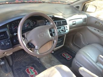 TOYOTA SIENNA LE/LX, YEAR 2000 167,800 miles $3,999 3