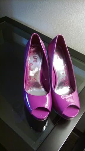 Beautiful Fuschia Heels for Sale! 2