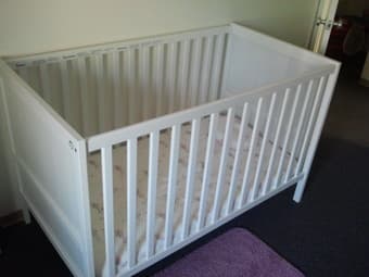 Almost new baby crib, crib mattress, crib pillow, crib comforter - $85 1