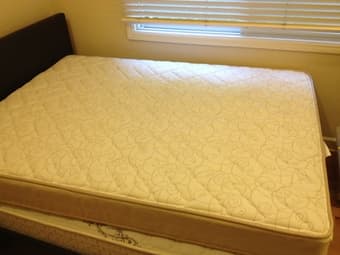 Queen size Sealy Mattress 99$ 1