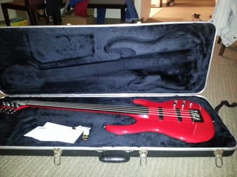 Carvin neck through active fretless bass 1