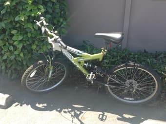 Mountain bike , 6 gears, good suspension, 120$ 1