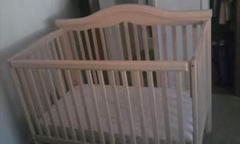 Delta love drop-side crib 2