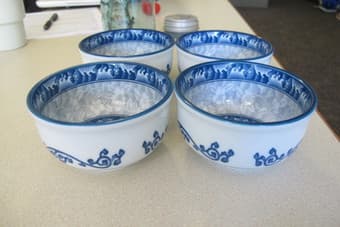Moving sale: Vacuum, trash can, bowls, garden pots 2