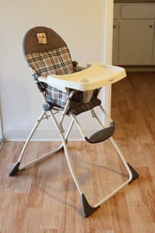 children stuff: beds and carseats 2
