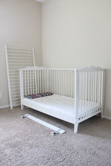 children stuff: beds and carseats 3