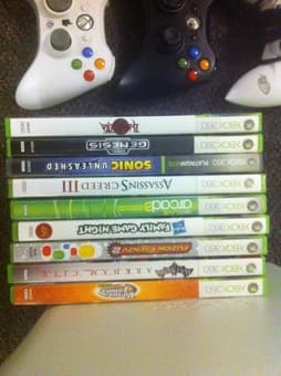 Xbox360 Arcade,hard drive,3 controllers,cable,games 3