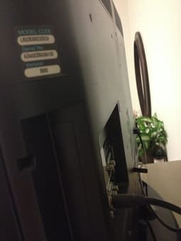 Moving sale - SAMSUNG LCD 32'' barely used 3