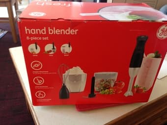 GE Immersion Blender - 8 piece set -  chopper and whisk - $ 15 only !! 2