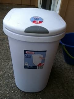 Lidded Trash Can 1