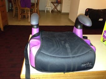2 car seats - $ 20 for buying both 2