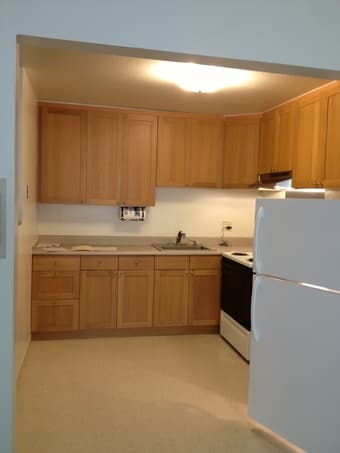 An awesome sunny room available in the Mission! 1