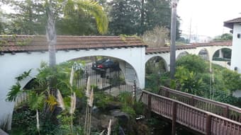 Beautiful condo 2 bath laundry garage in Oakland hills 3