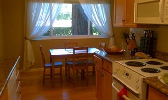 Beautiful Condo w/ Balcony + Pool Available 8/25-9/20 2
