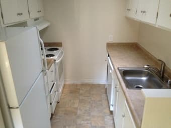 $1115 / 160ft²-Room available immediately in 2bed/1bath Apartment 1