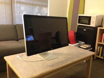 $800 OBO - MINT APPLE CINEMA 27" DISPLAY - NEEDS TO GO ASAP 1