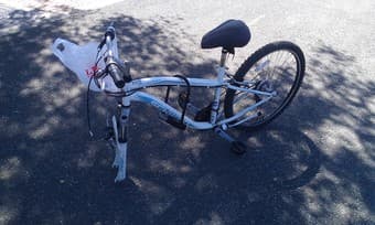 SELLING BIKE PARTS: Seat, Wheel, Frame (26" mountain bike) 1