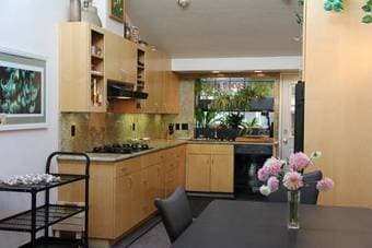 Sunny Room in a Friendly Home to Rent 1