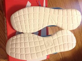NIKE ROSHE RUNS, SIZE 9, COMPLETELY NEW, $70 2