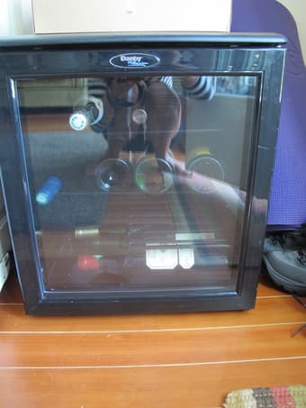 Beer and wine fridge, mint condition 1