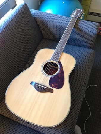 Complete guitar package: Yamaha FG730S + hard case, capo, tuner, cloth 2