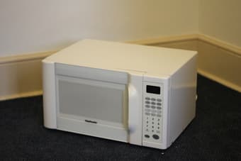Chefmate .7 Cu Ft 700 Watt Digital Microwave 1