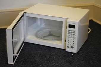 Chefmate .7 Cu Ft 700 Watt Digital Microwave 2