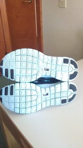 Nike Women's Free Run 2 70$ size 7.5 1