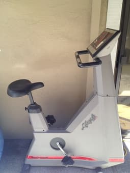 LifeCycle 9500HR Upright Exercise Bike 1