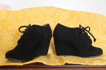 Black Faux Suede Lace-Up Ankle Wedge Booties, size 8 :] 3