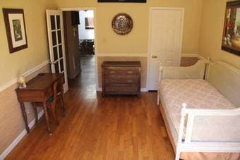 Sunny Room in a Friendly Home to Rent 1