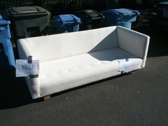 Free white couch - pickup in Palo Alto today! 1