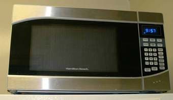 Moving Sale: Microwave, Iron, Coffee Maker, Armchair, Duvet, Guitar... 1