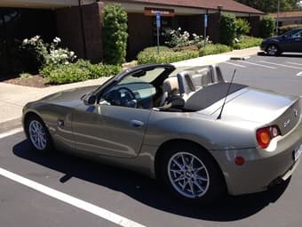 2004 BMW Z4 2.5i Roadster (Convertible) (only 54K miles) - USD 13,000 2
