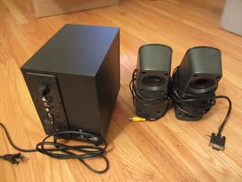 Logitech 2.1 speakers, wireless kb+mouse, SW: TOR Collector's Edition 2