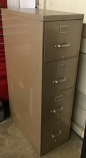 4-drawer filing cabinet 1
