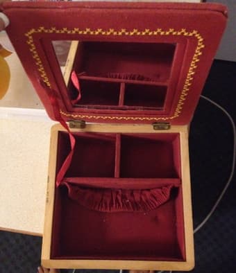 Pretty jewelry box $2 2