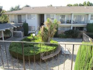 Sharing a big apt at sunnyvale/mountain view border (sunnyvale) 3