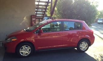 Renting a Nissan Versa 2012 for one month Nov 28 - Dec 30, $400 1