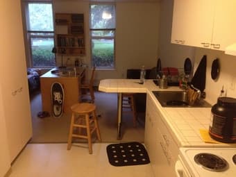 Studio on Campus - $1000 - Dec 14 to Jan 07 1