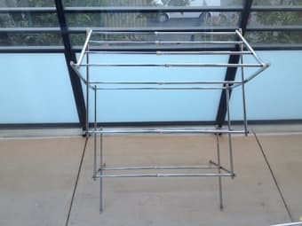 *Foldable clothes drying rack in VERY GOOD condition** 1