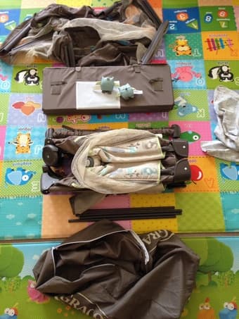 Baby travel crib Graco. ($40) 1