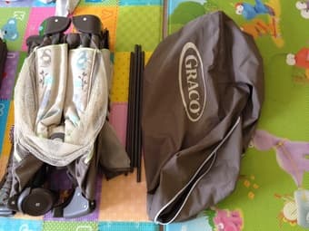 Baby travel crib Graco. ($40) 3