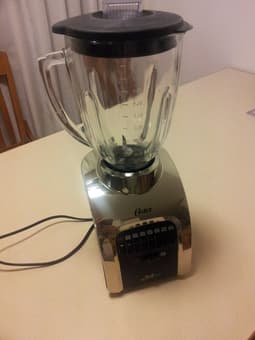 Blender Oster 14 speed in excellent condition 20$ 1