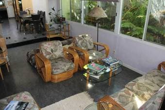 Posting for a friend: House Share/bedroom to rent in great location 2