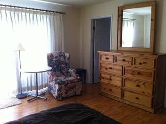 $1700 / 500ft² - Large private studio - furnished ready to move in 1